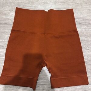 Set Active High-Waisted Orange Shorts